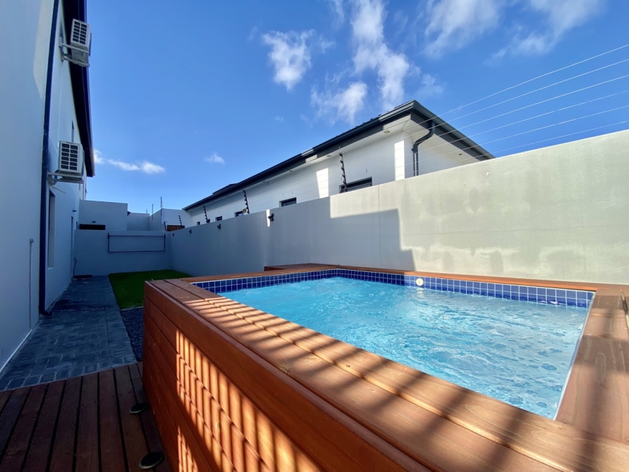 To Let 3 Bedroom Property for Rent in Sandown Western Cape